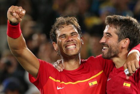 Rafa Nadal regresa con derrota, sonrisa y junto a Marc López en dobles en Brisbane