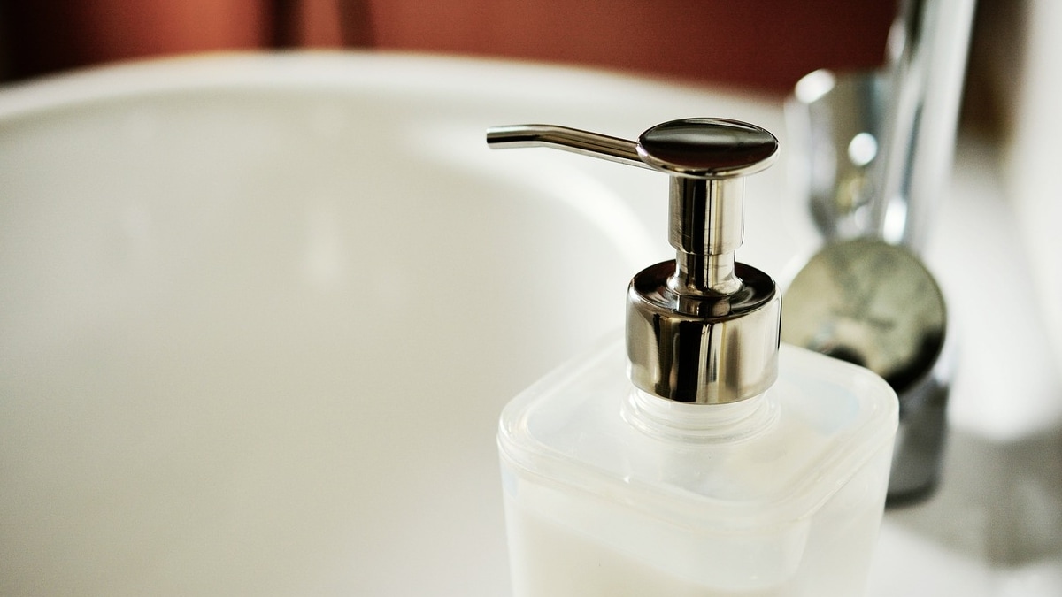 Lavarse la cara con agua fría o caliente: ¿cuál es la mejor opción?