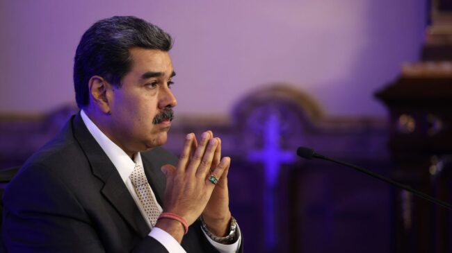 Maduro ordena «acciones defensivas» ante la llegada de un buque británico a Guyana
