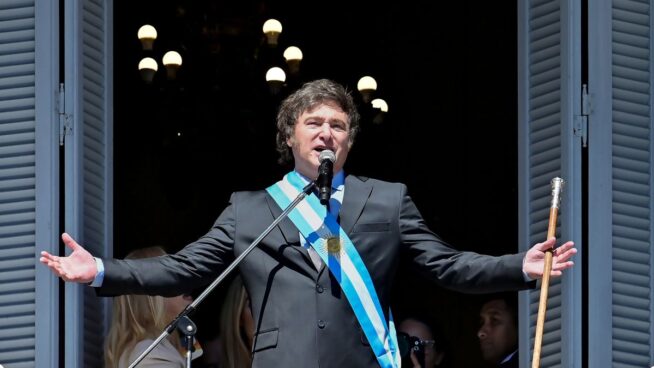 Javier Milei venderá un avión de la petrolera pública YPF que usaba Cristina Kirchner