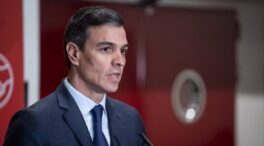 Sánchez homenajea a Redondo tras expulsar del PSOE a su hijo por criticar la amnistía