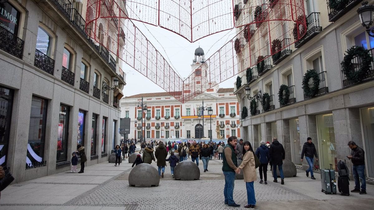 La población de España supera por primera vez los 48 millones por el aumento de extranjeros