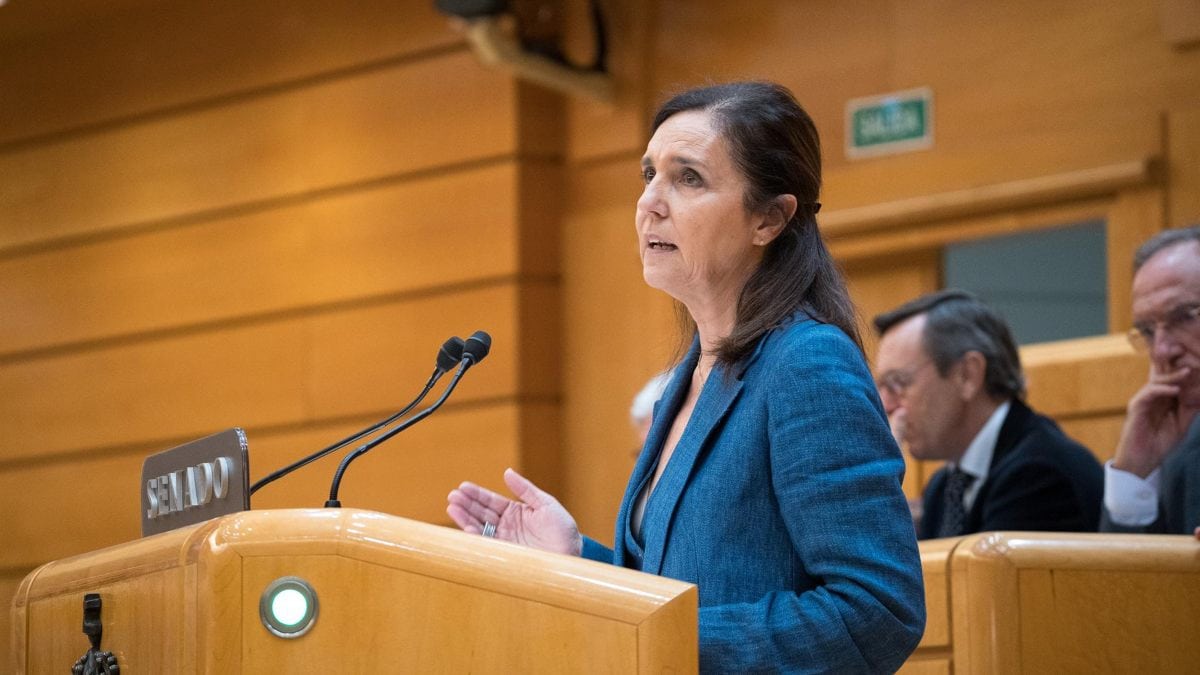 Feijóo mantiene a Pilar Rojo como portavoz de la Comisión de Exteriores en el Senado
