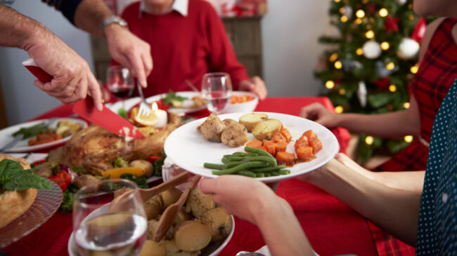 Problemas digestivos y Navidad: cuáles son las molestias más comunes del atracón navideño