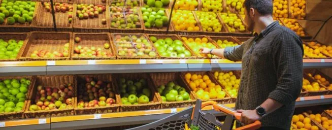 La voracidad legislativa asfixia al comercio: 1.140 normas en 2023, un 140% más que en 2019