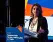 La presión de Repsol y Europa obligan a Ribera a barajar el fin del impuesto contra las eléctricas