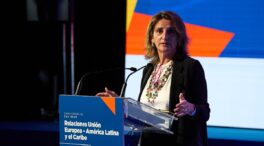 La presión de Repsol y Europa obligan a Ribera a barajar el fin del impuesto contra las eléctricas