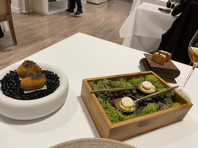 Molusco con caviar, cecina y payoyo y cachuela de conejo del restaurante Mantúa, Jerez de la Frontera. 
Ana Millán