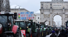 Agricultores alemanes bloquean el país en protesta contra las políticas agrarias de Scholz