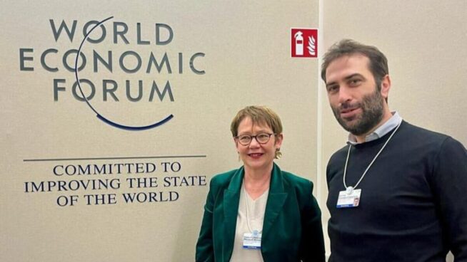El ministro de Economía plantea en Davos cambiar la forma en la que se mide el PIB