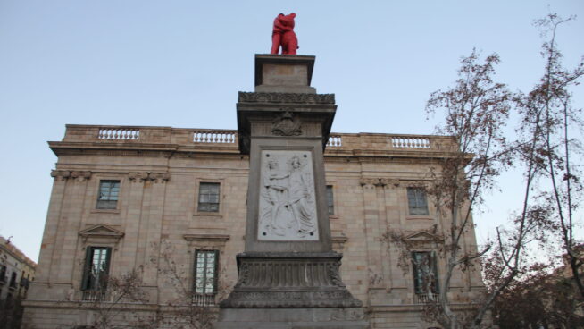 'Mentiras monumentales': el presente como impostura del pasado