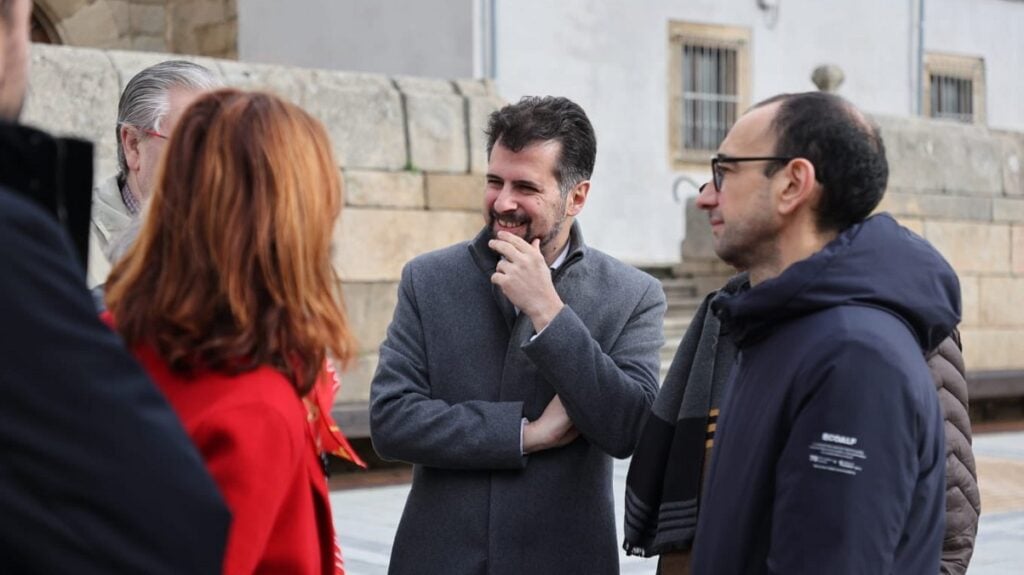El secretario general del PSCyL, Luis Tudanca, visita Vitigudino en Salamanca