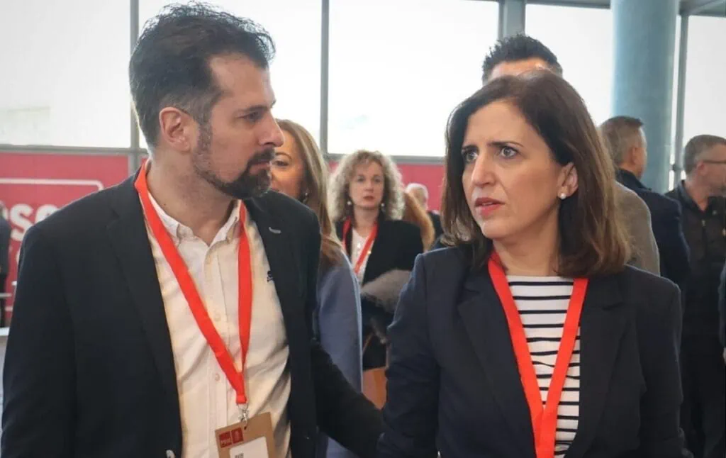 El secretario general del PSOE en Castilla y León, Luis Tudanca, y la nueva portavoz, Esther Peña, en la Convención de La Coruña.