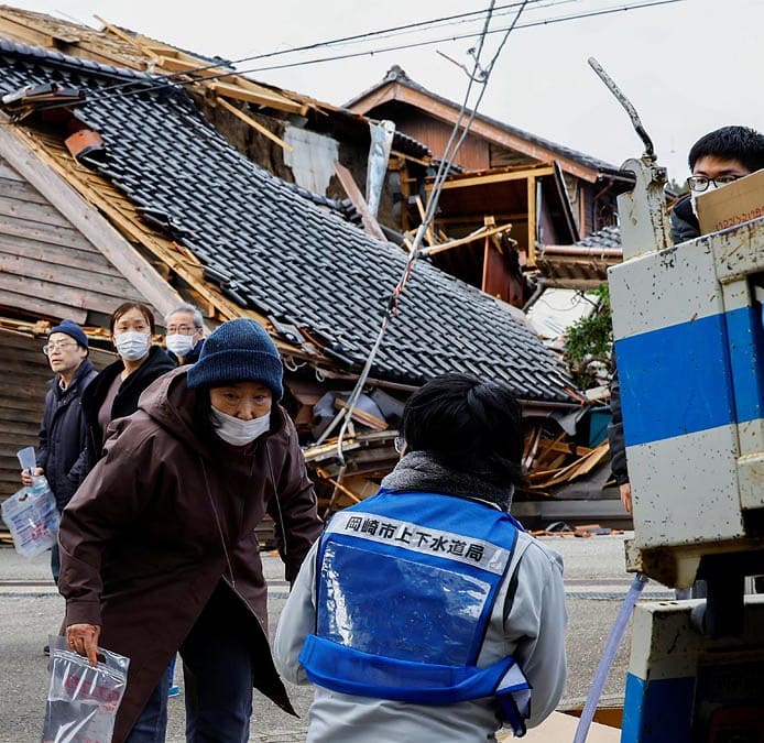 Aumentan a 180 los muertos por el terremoto de Año Nuevo en el oeste de Japón