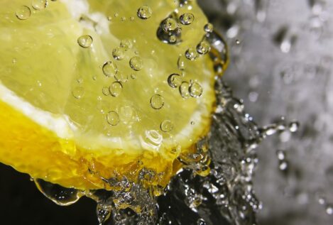 Cómo el agua con limón puede ayudarte a adelgazar y a acelerar el metabolismo