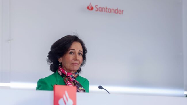Ana Botín ganó 12,2 millones de euros en 2023 como presidenta de Santander, un 4% más