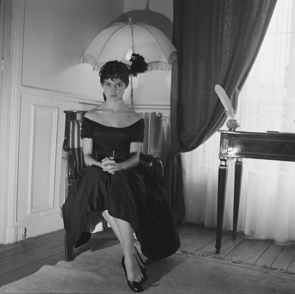 Brigitte Bardot con el escote al que prestó su apellido. (Fuente: Pinterest)