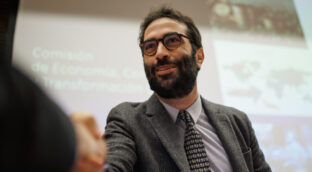 Economía se abre a meter a las comunidades en el diseño y selección de los fondos UE