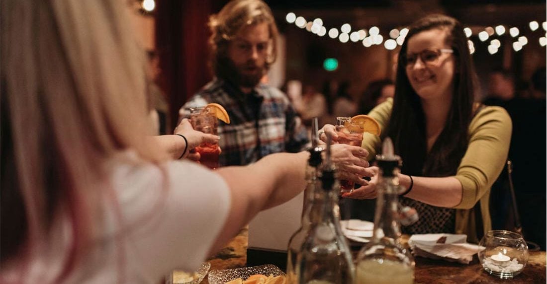 Si te propones dejar de beber en 2024, reduces la probabilidad de cáncer