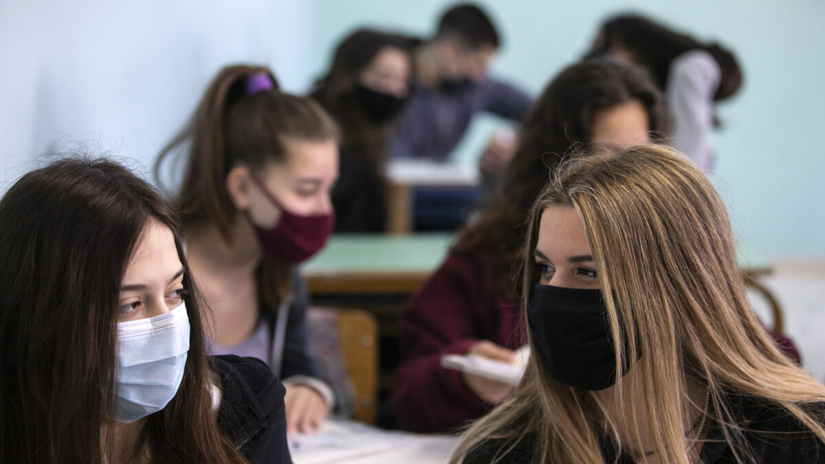 La tasa bruta de graduados en ESO retrocede de nuevo tras el espejismo de la covid