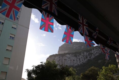 Gibraltar eleva la tensión con España y reactiva la orden de detención al pescador de La Línea
