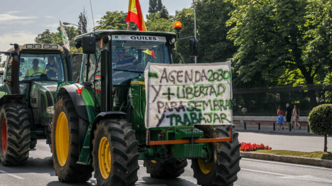 Los tractores se adelantan un día y ya colapsan carreteras de Valladolid