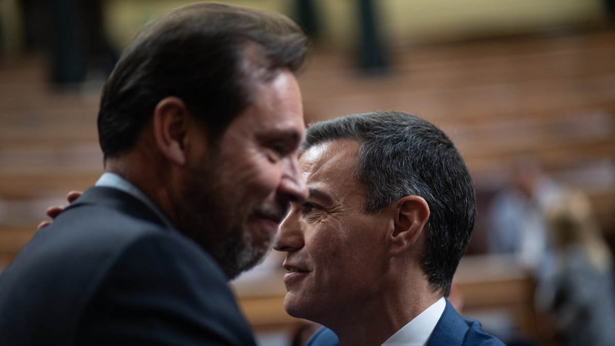 Sánchez liquida a los críticos, inicia la sucesión andaluza y deja a Puente como tótem del PSOE