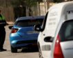 Conduce con carnet falso, choca con un semáforo y huye de los agentes en Murcia