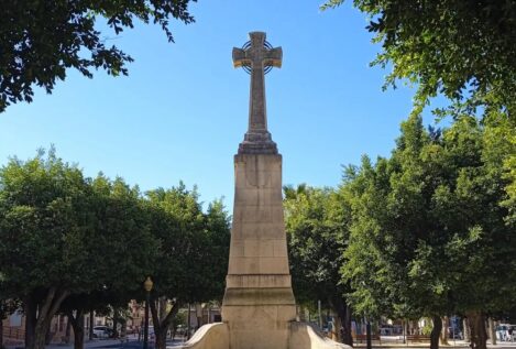 El Defensor del Pueblo pide retirar una cruz en Elche por ir «contra la memoria democrática»