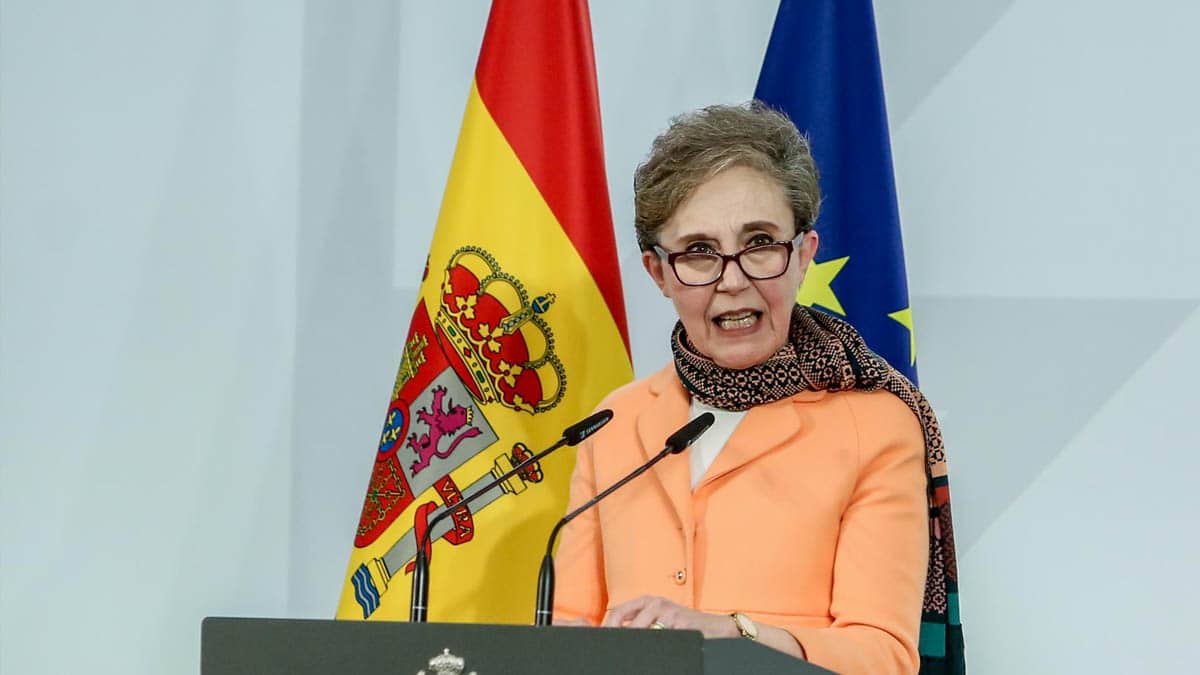 La exdirectora del CNI evitó aclarar el espionaje a Aragonés en una comparecencia bronca