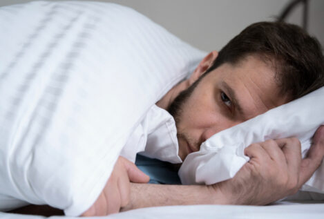 Dormir una hora extra aumenta la posibilidad de encontrar trabajo y de cobrar un mejor salario