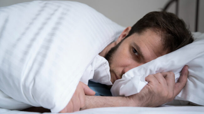 ¿Dormimos peor en invierno? Causas y soluciones para descansar esta temporada