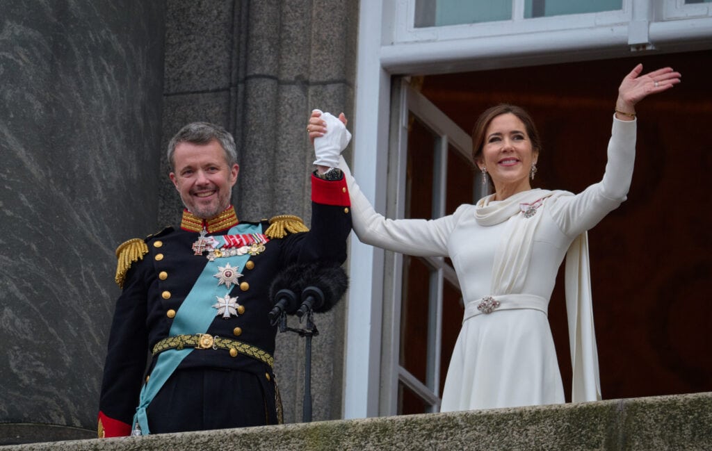 Federico de Dinamarca y su mujer, Mary, en su proclamación como reyes