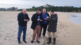 Asturias sube el nivel del plan de contaminación marina por la aparición de pellets en la costa