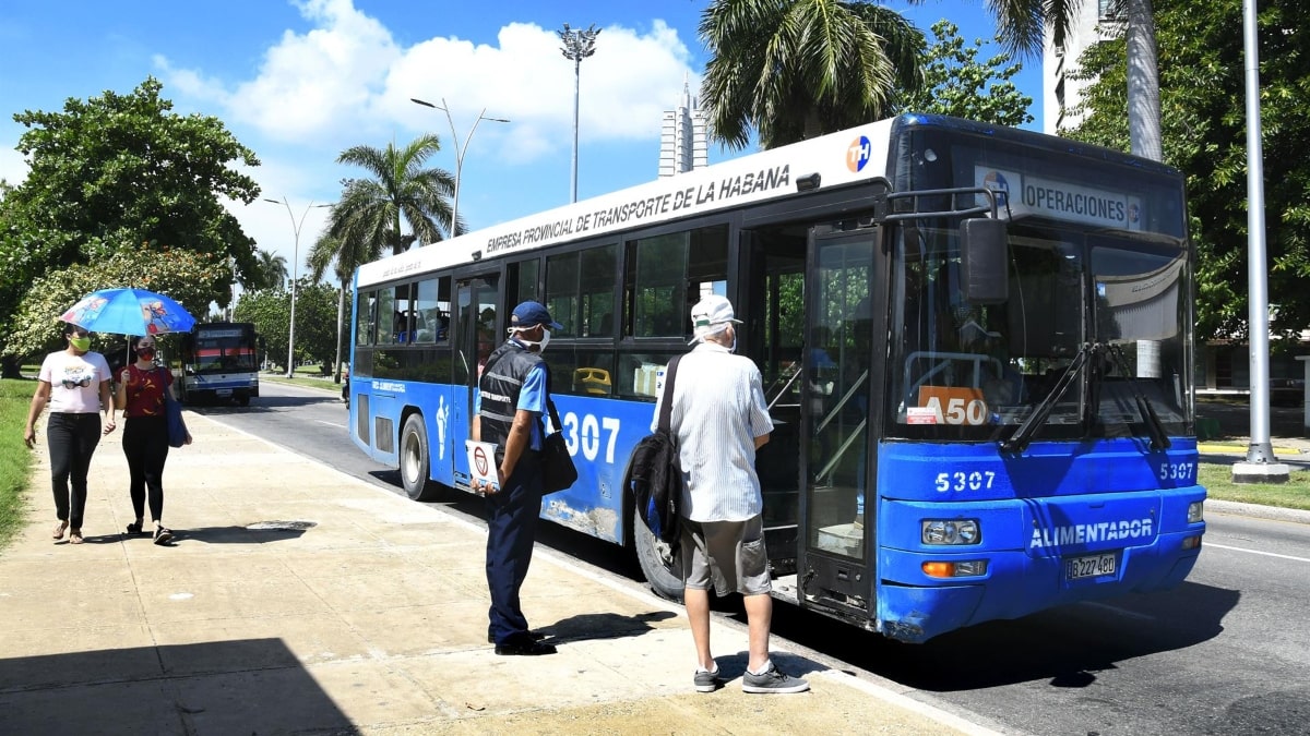 El Gobierno cubano anuncia el incremento de los precios del transporte hasta en un 700%