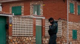 La Guardia Civil halla un pistola de fogueo en el piso de los hermanos asesinados en Morata