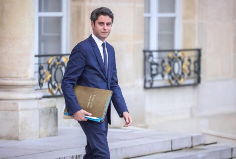 Macron nombra a Gabriel Attal como primer ministro tras la renuncia de Élisabeth Borne
