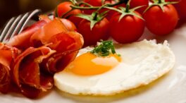 Cómo hacer huevos en la Air fryer de forma fácil, rápida y sana (desde 'al plato' a cocidos)