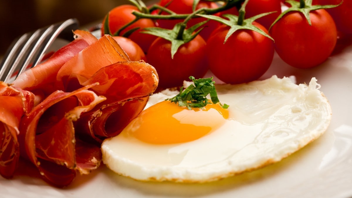 Cómo hacer huevos en la Air fryer de forma fácil, rápida y sana (desde ‘al plato’ a cocidos)