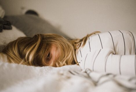 Estrategias para mejorar el sueño si estás  preocupado o con estrés