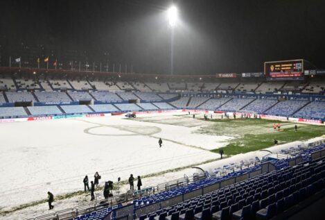 La nieve cubre La Romareda y se suspende el partido del Zaragoza contra el Andorra