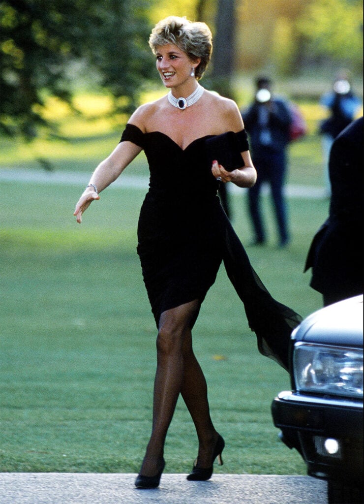 Diana de Gales y su famoso vestido negro. (Fuente: Pinterest)