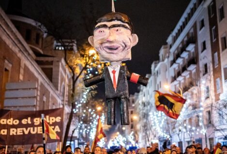 La Justicia tumba el intento del PSOE de criminalizar la piñata de Ferraz y archiva el caso