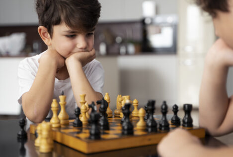 El ajedrez mejora las notas de los alumnos en matemáticas y reduce su aversión al riesgo