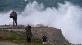 Rachas de viento, olas de hasta 5 metros y lluvia activan los avisos en 14 comunidades