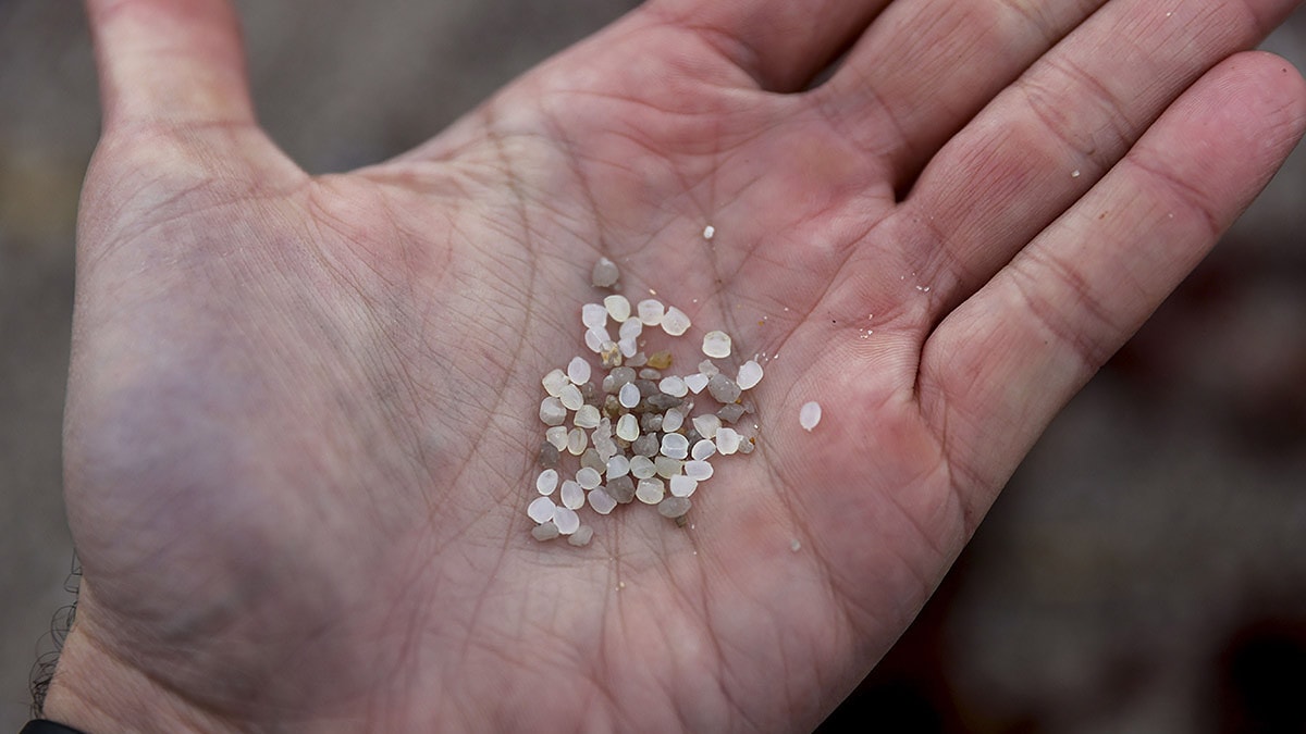 Localizan ‘pellets’ en Tenerife y el Gobierno canario activa la situación de prealerta