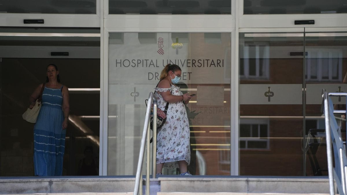 La mascarilla vuelve a ser obligatoria en centros de salud valencianos, catalanes y murcianos