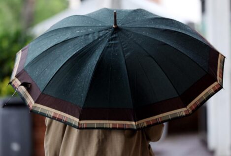 Una decena de provincias en alerta por lluvias y oleaje en un día con descenso de temperaturas