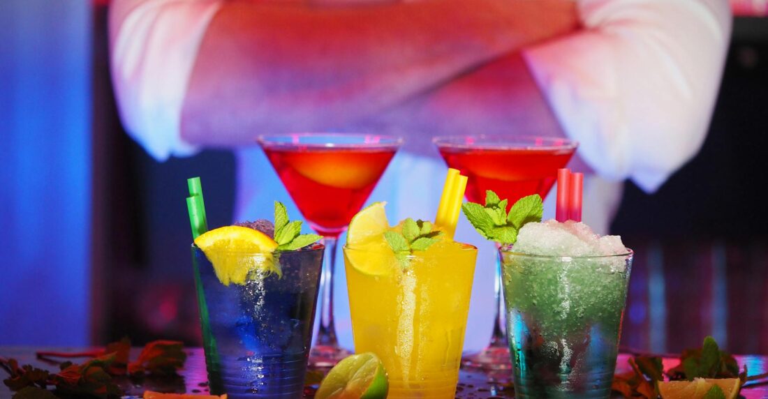 Cinco cócteles de hoteles de lujo para preparar en casa