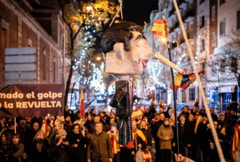 El PSOE expulsa de su sede a los periodistas que retransmitieron la Nochevieja en Ferraz